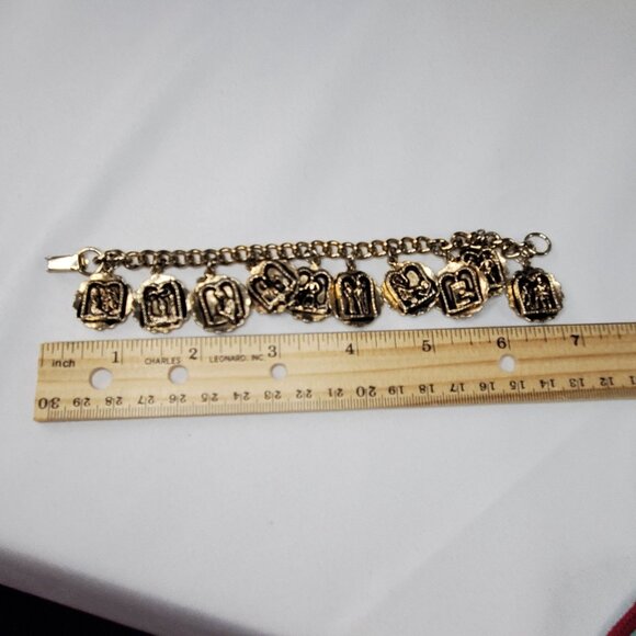 10 Ten Commandments Charm Bracelet From 1960s 7in Heavy Chain Vintage - Picture 8 of 15
